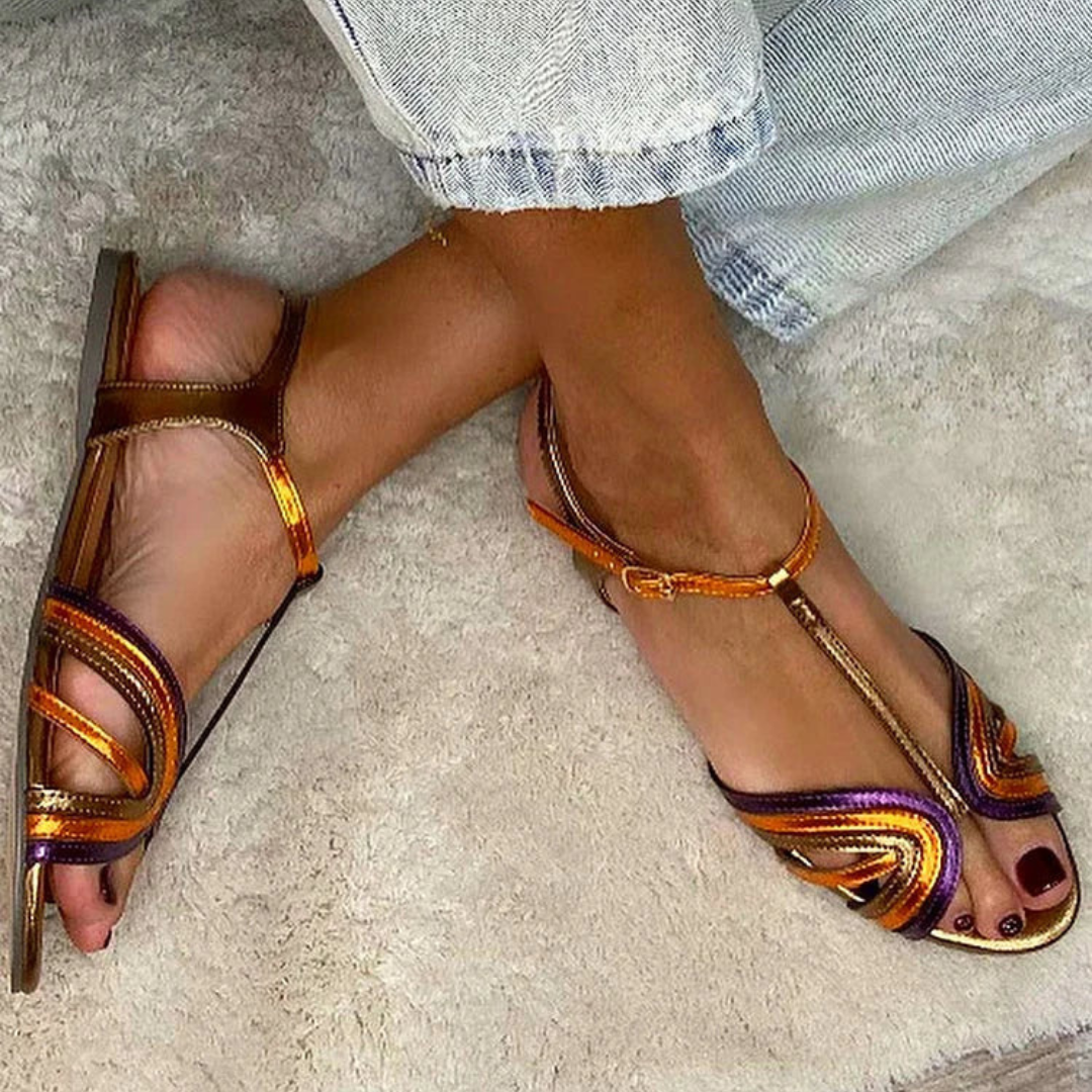 Sandalias doradas con hebilla y tira multicolor