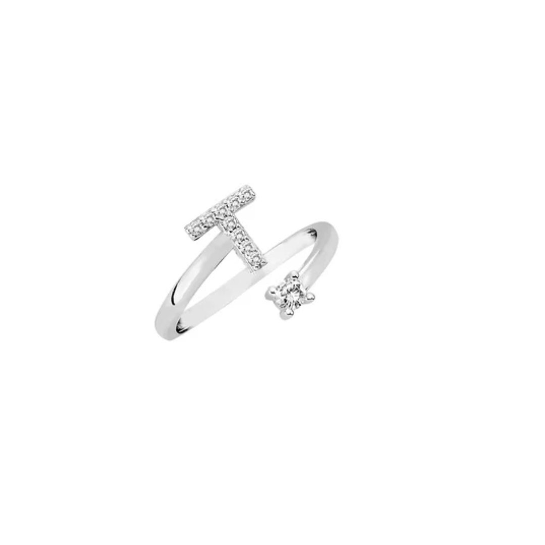 Anillo elegante con letra