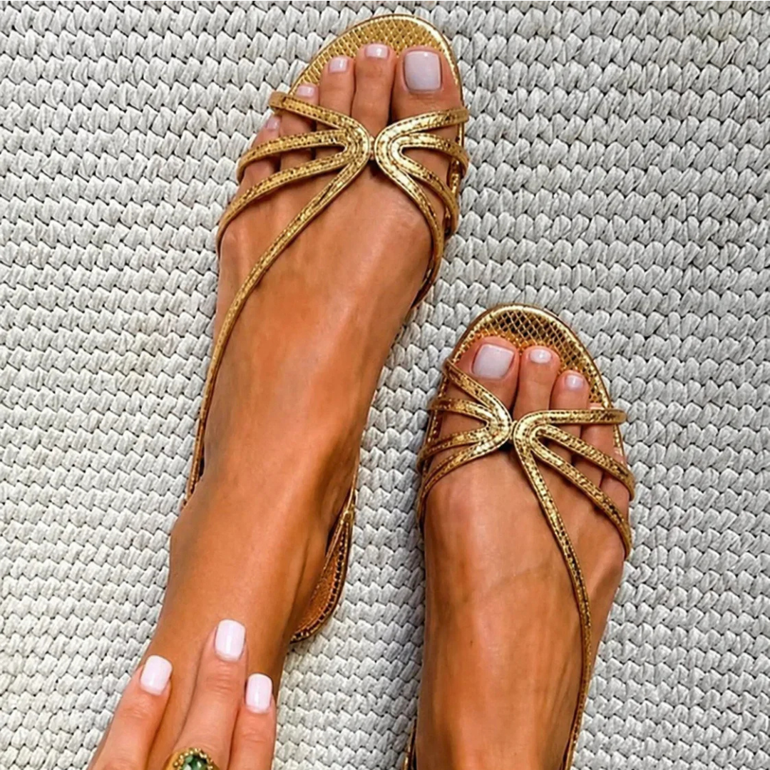 Sandalias metalizadas con tiras