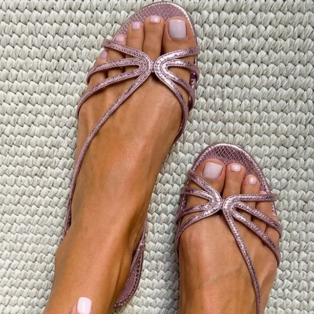 Sandalias metalizadas con tiras
