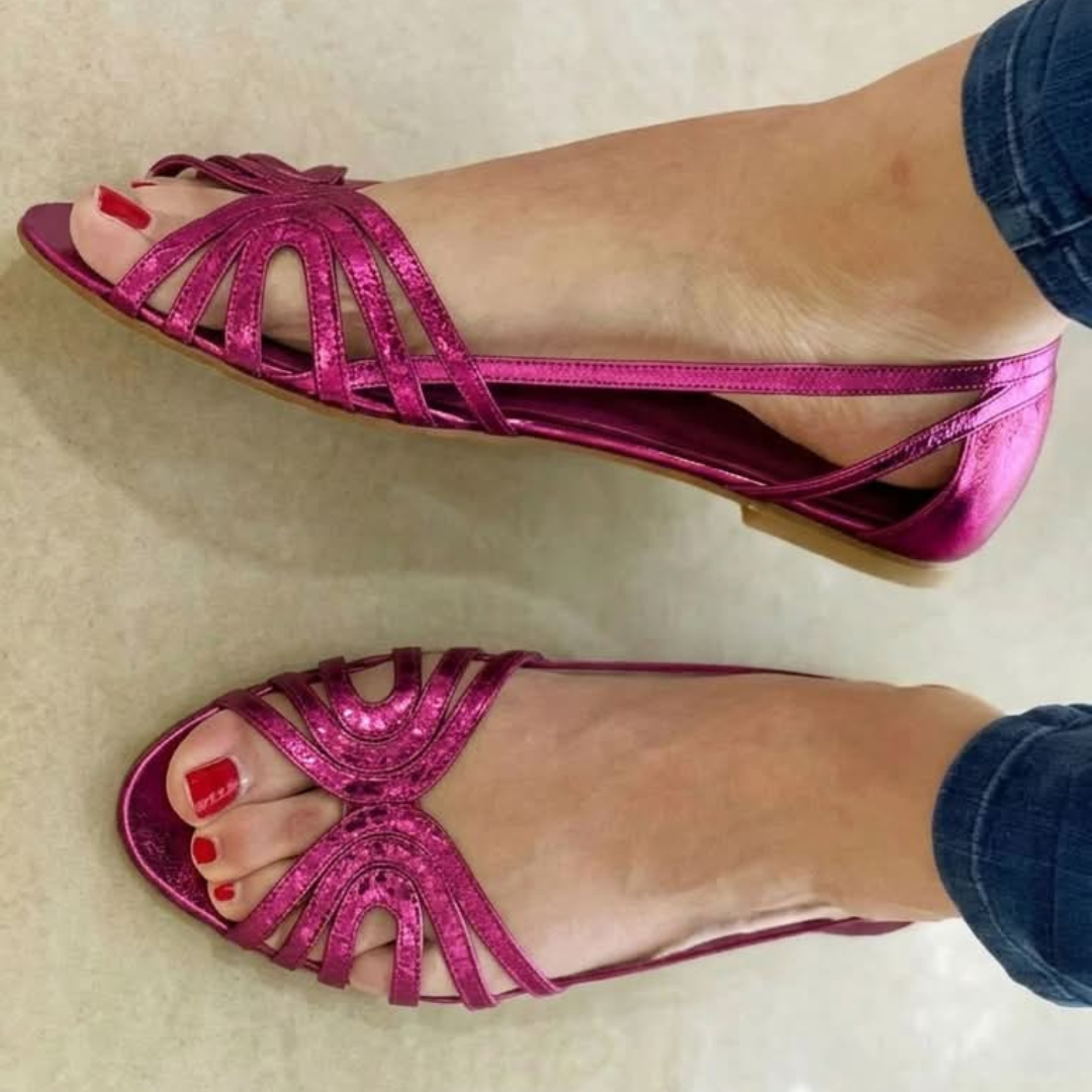 Zapatos de punta abierta con detalles reflectantes metálicos