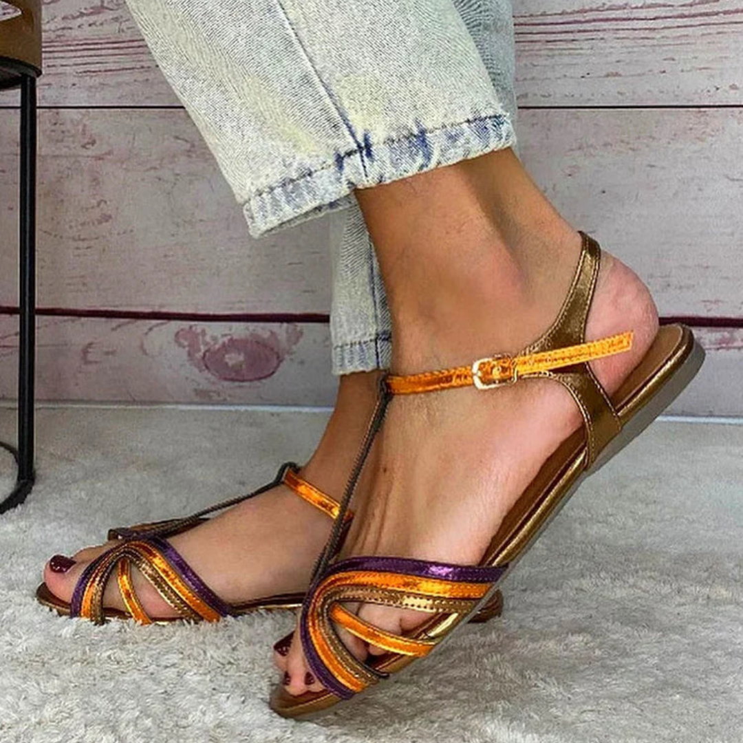 Sandalias doradas con hebilla y tira multicolor
