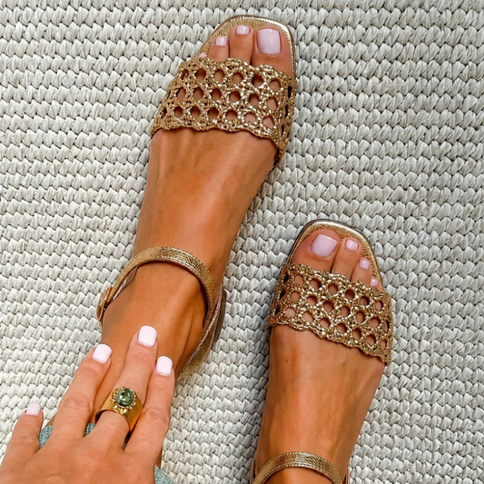 Sandalias planas con punta cuadrada