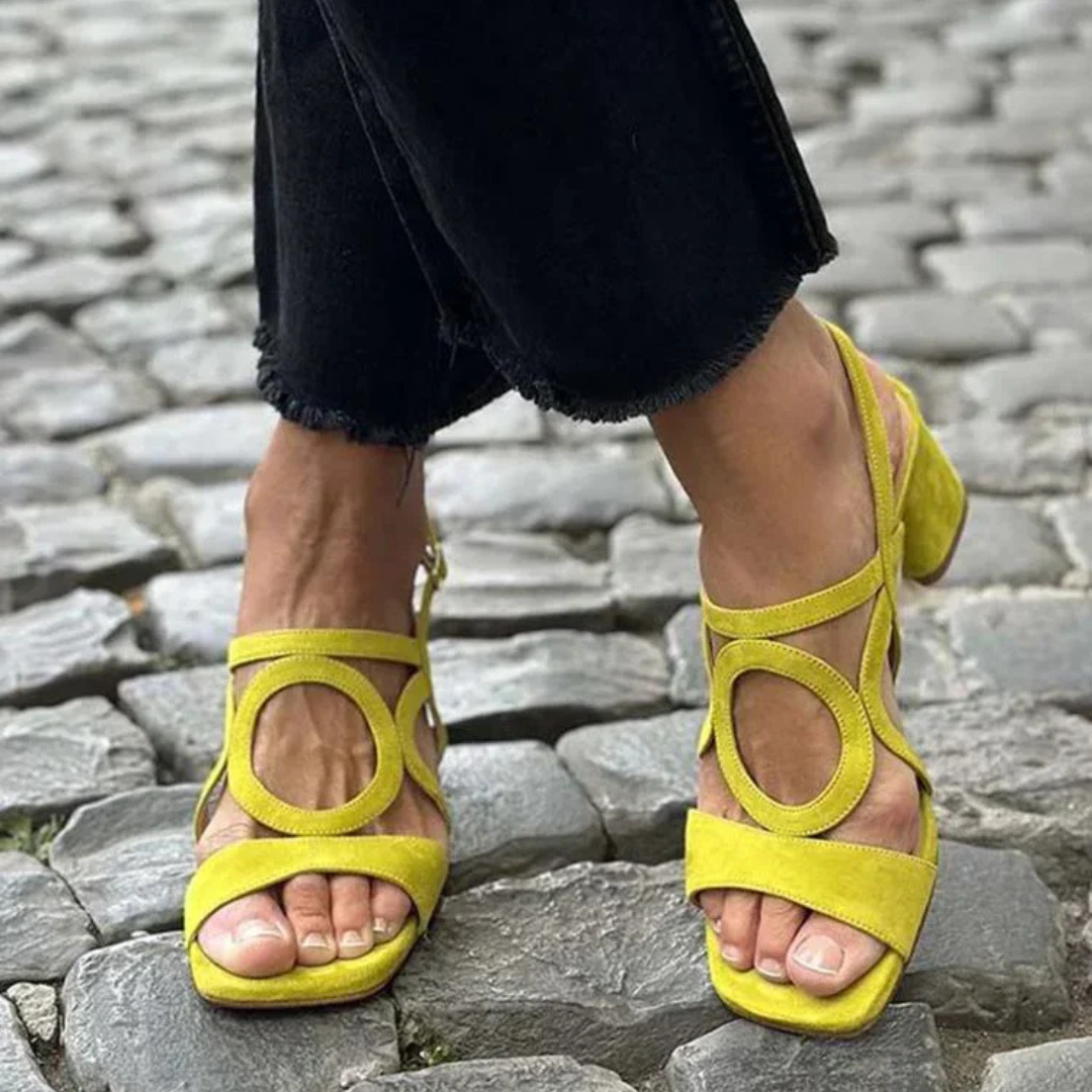 Sandalias con punta cuadrada y corte redondeado