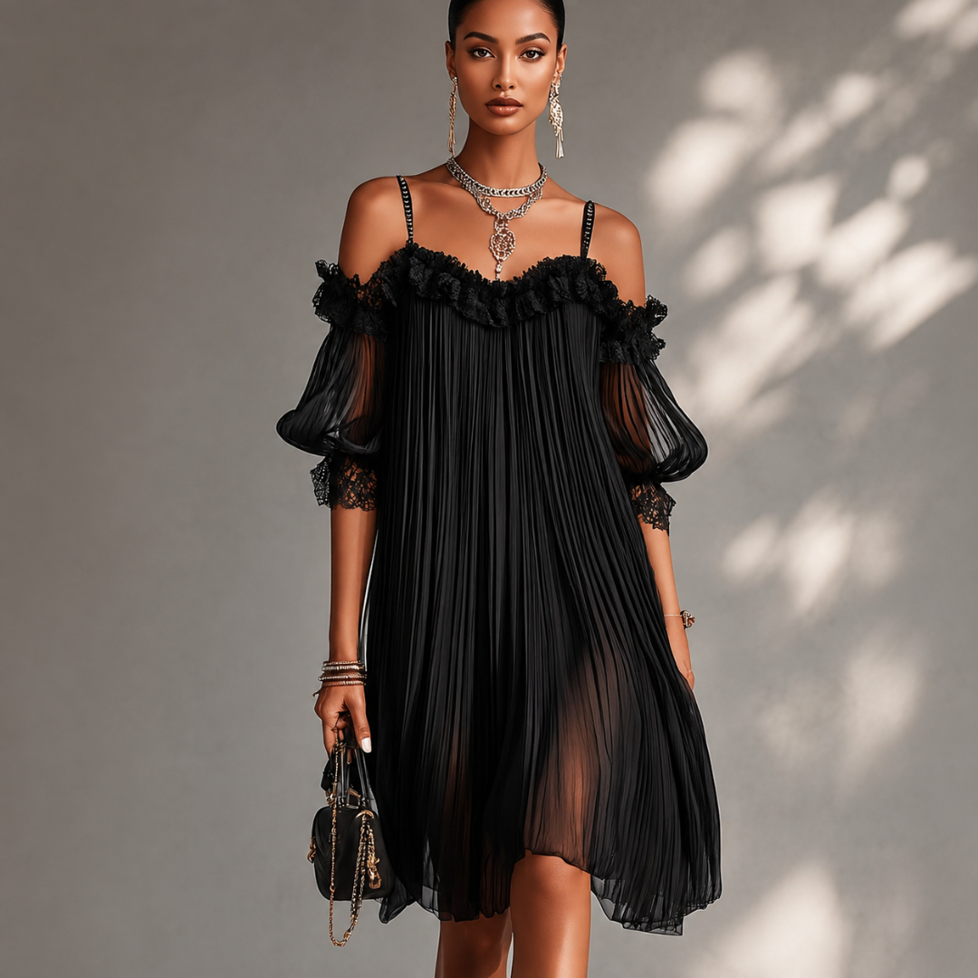 Victoria | Minivestido de muselina negra con tirantes que dejan los hombros al descubierto y ribete de encaje.